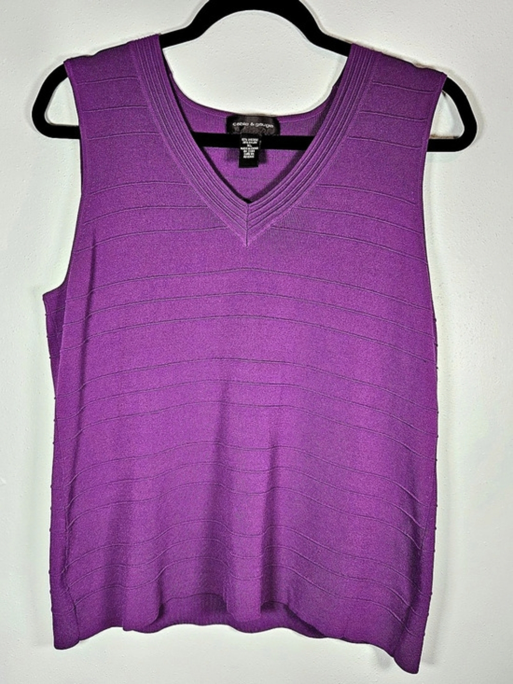 Cable & Gauge Textured V-Neck Tank in Purple Size Medium